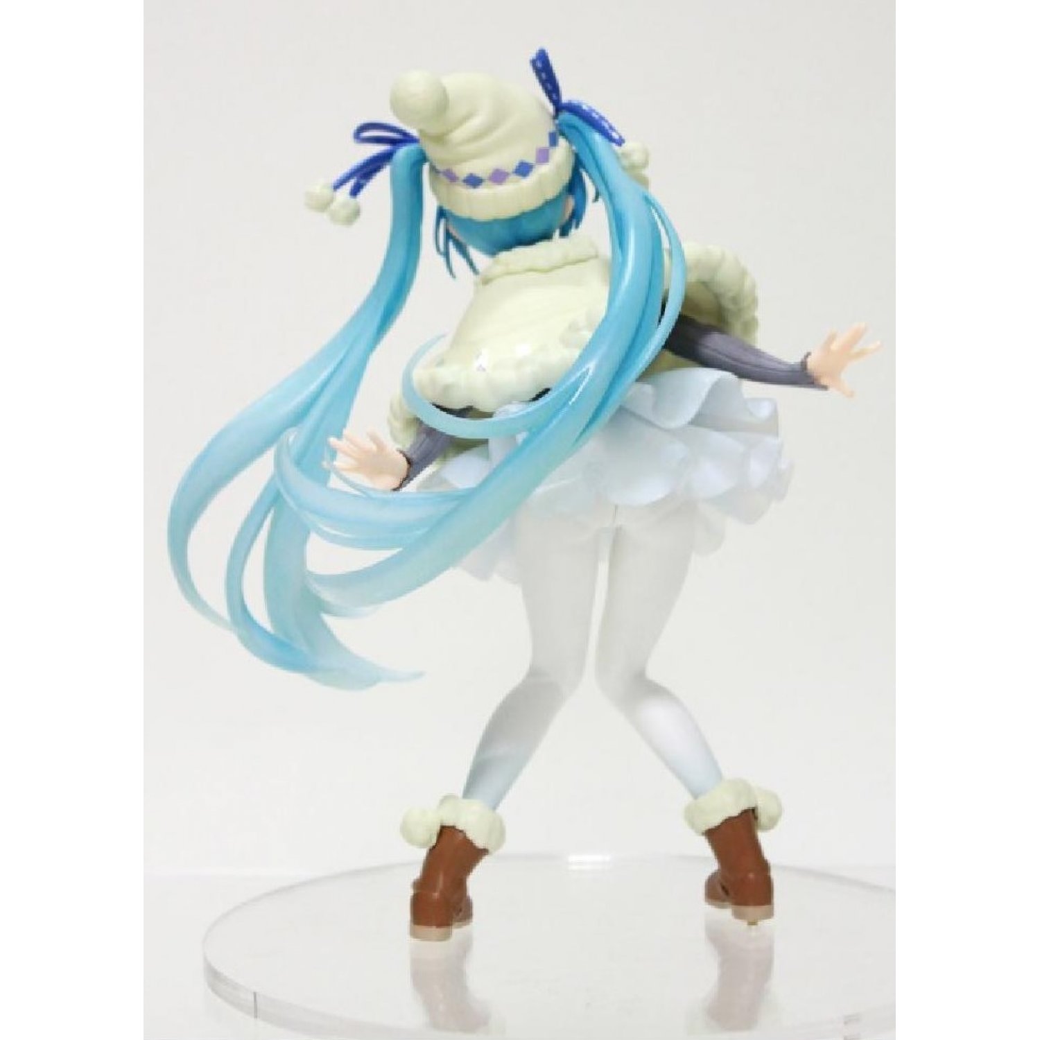 miku winter figure